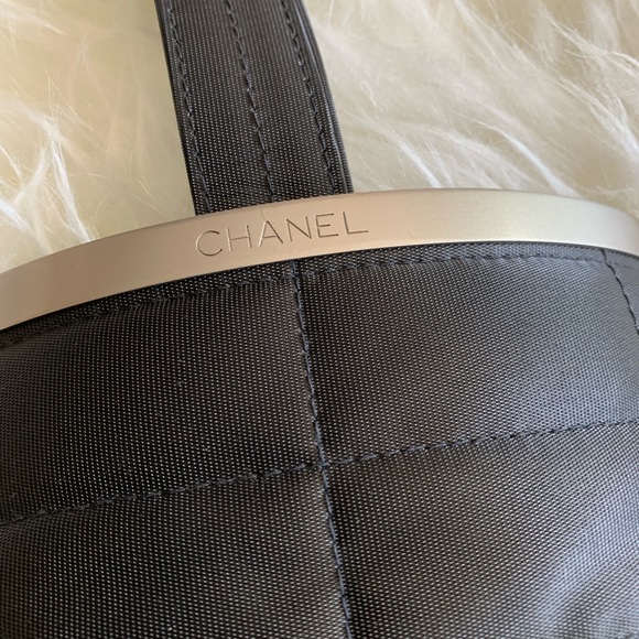 🌴Quilted Vintage Chanel Wristlet Nylon - Picture 2 of 8